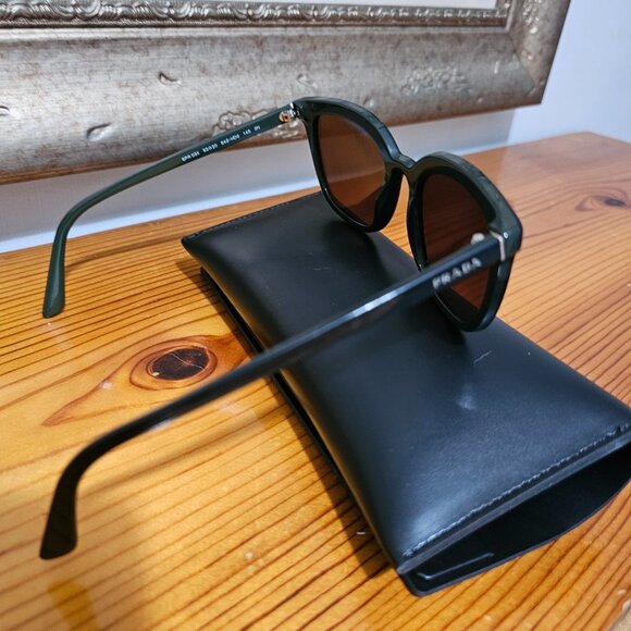 Authentic PRADA Sunglasses/ Mirrored Lenses - Picture 6 of 6